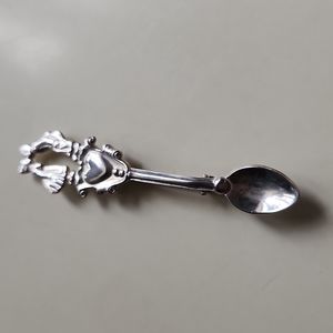 Vintage Dutch Boy and Girl Brooch😍😍😍😍